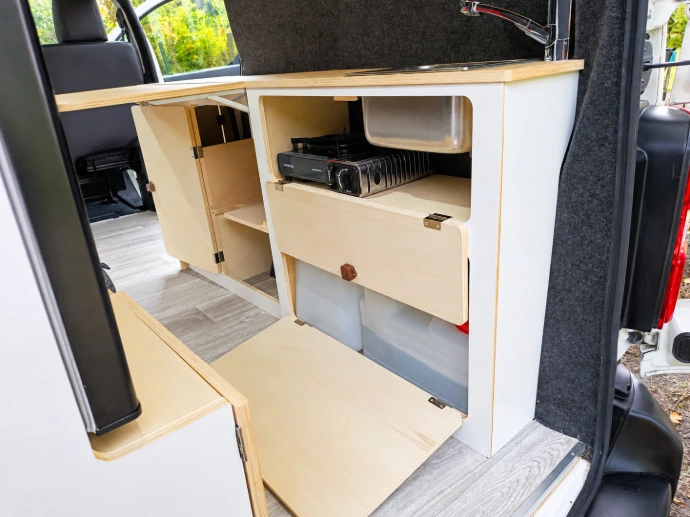 simple vans the voyager