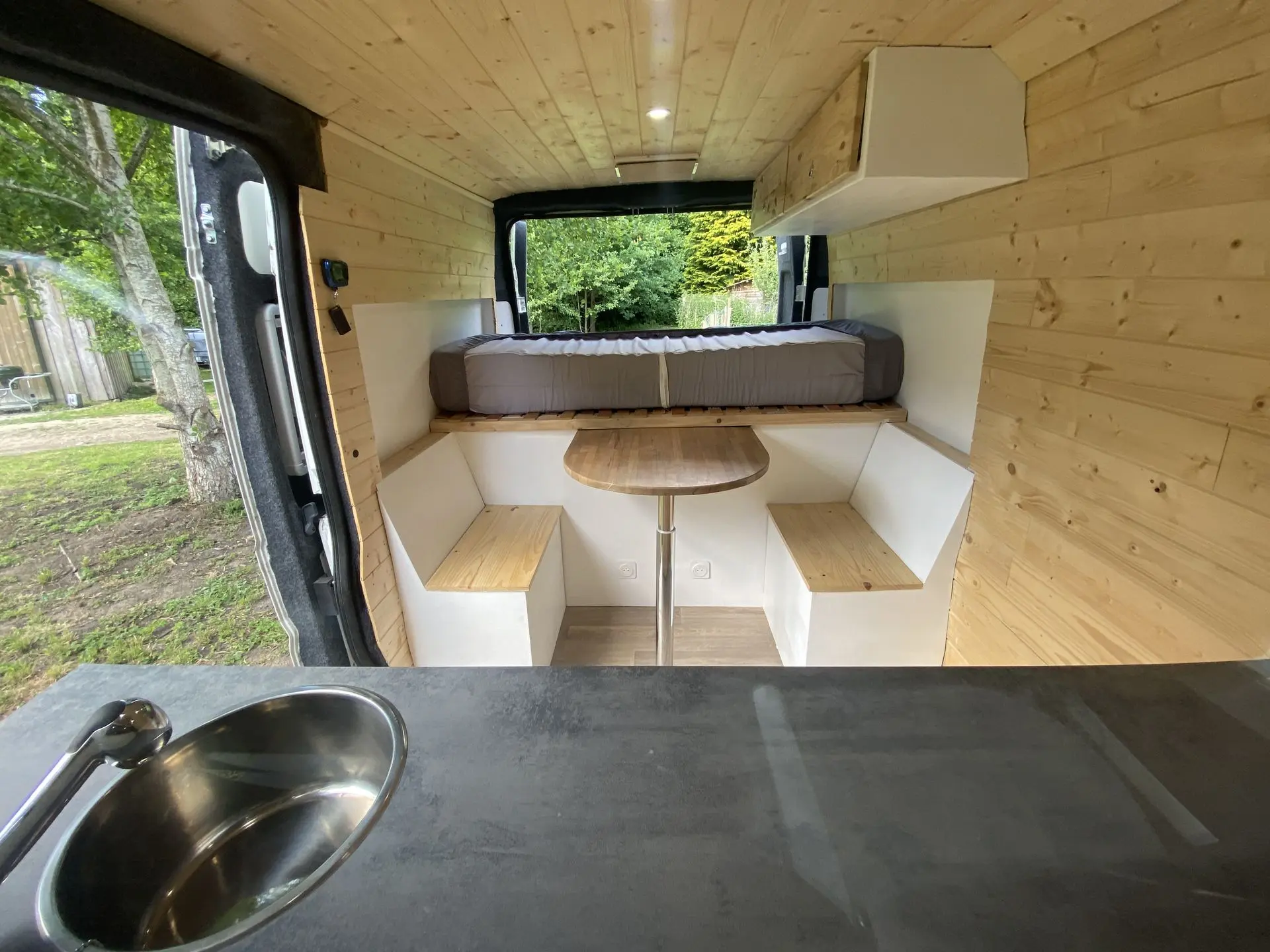 peugeot boxer aménagé salon